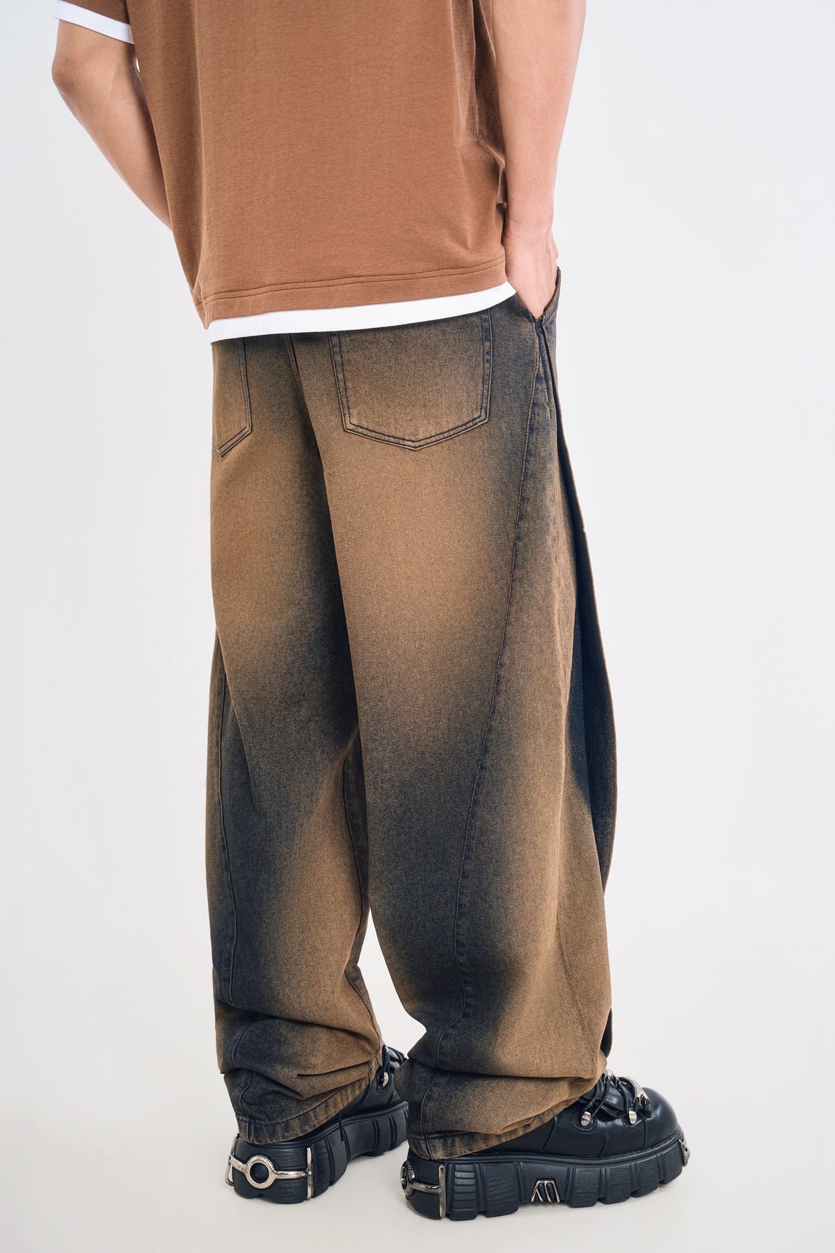 Quần Jeans Nam Ống Cong Hiệu Ứng Chuyển Màu