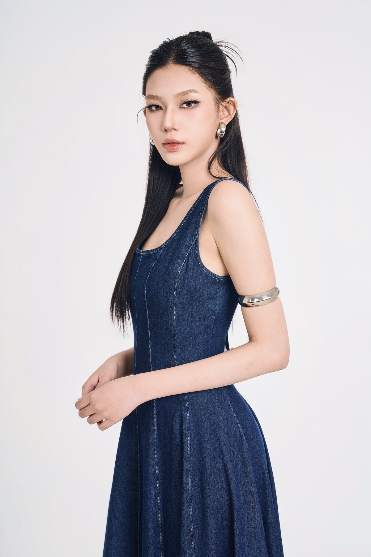 Đầm Denim Nữ Cổ Vuông Dáng Xòe Xanh Chàm Đậm