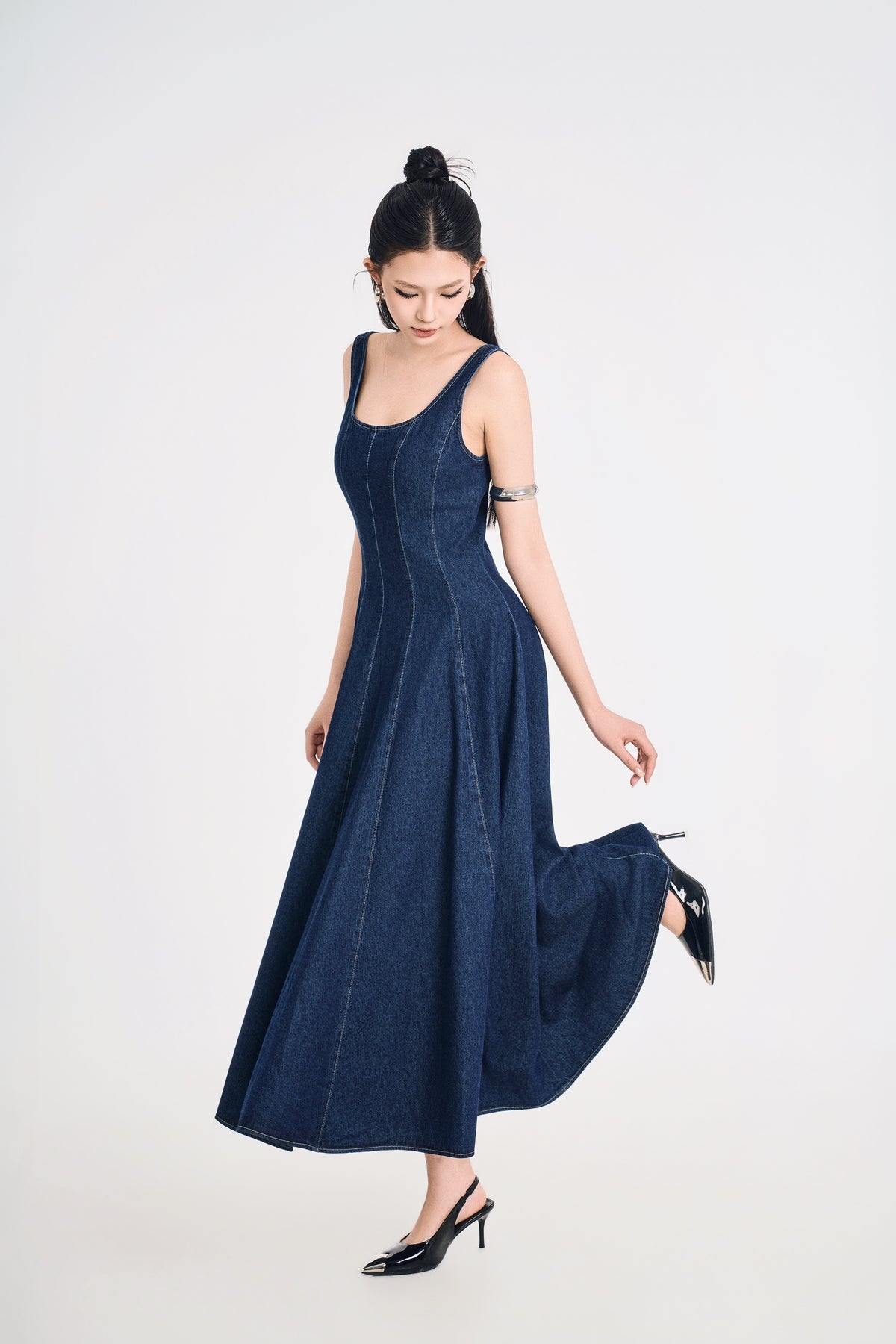Đầm Denim Nữ Cổ Vuông Dáng Xòe Xanh Chàm Đậm