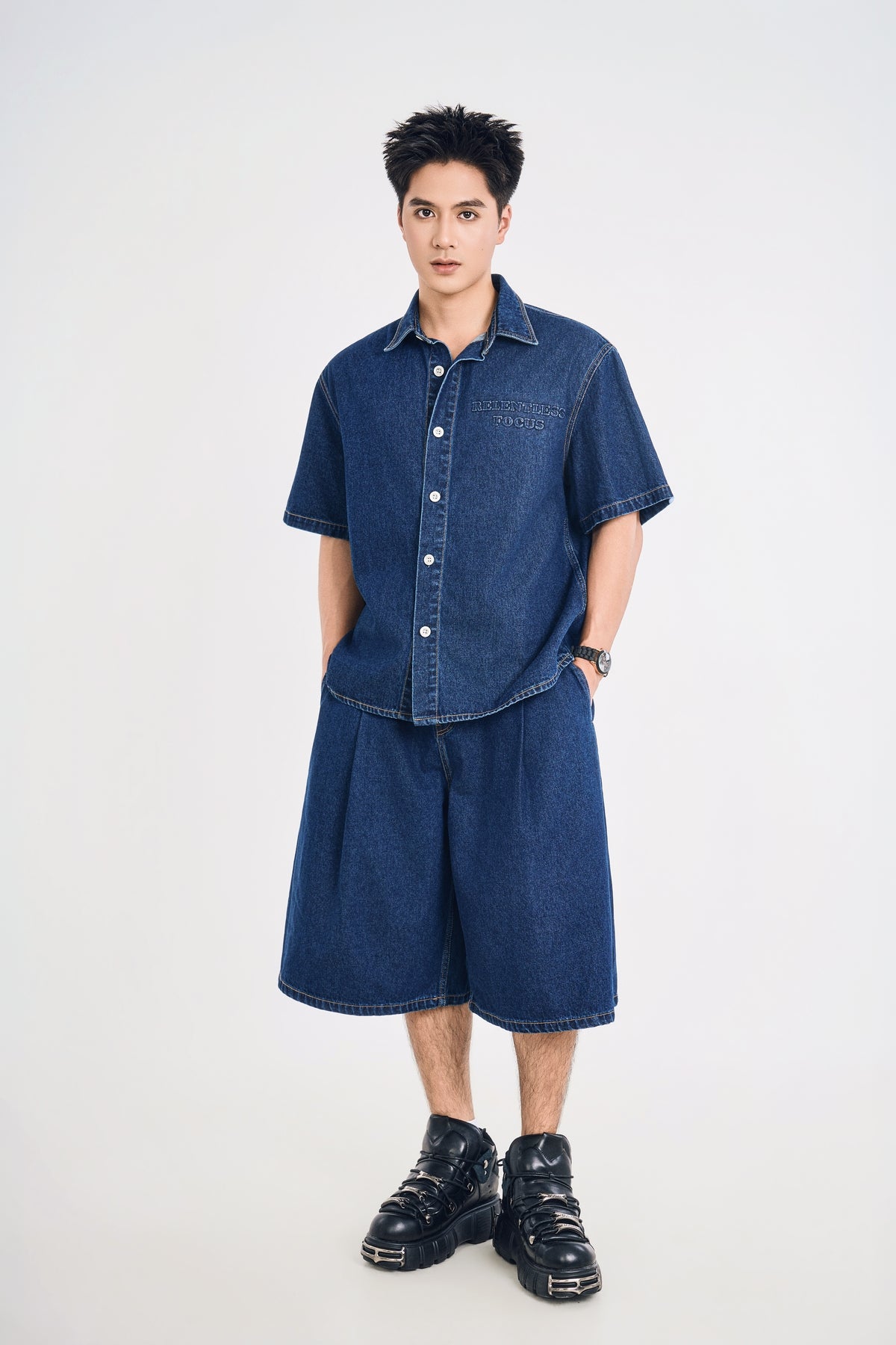 Áo Sơ Mi Denim Nam Ngắn Tay Logo Tối Màu