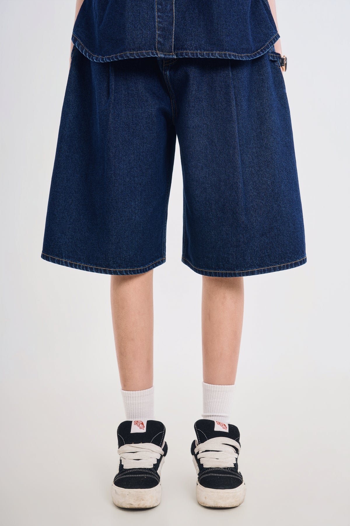 Quần Ngố Jeans Nữ Ống Rộng Xếp Ly