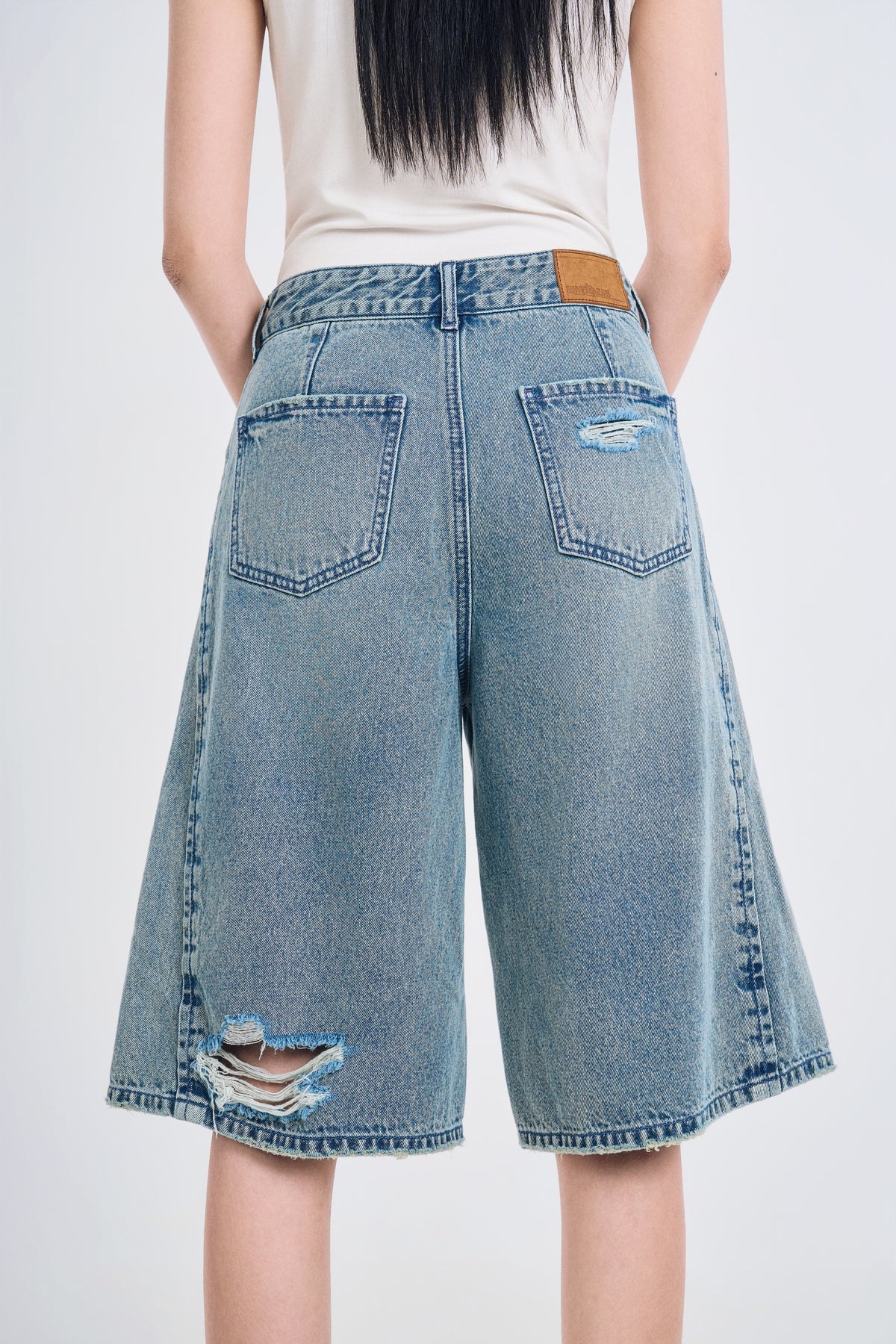 Quần Ngố Jeans Nữ Ống Rộng Rách Nhẹ