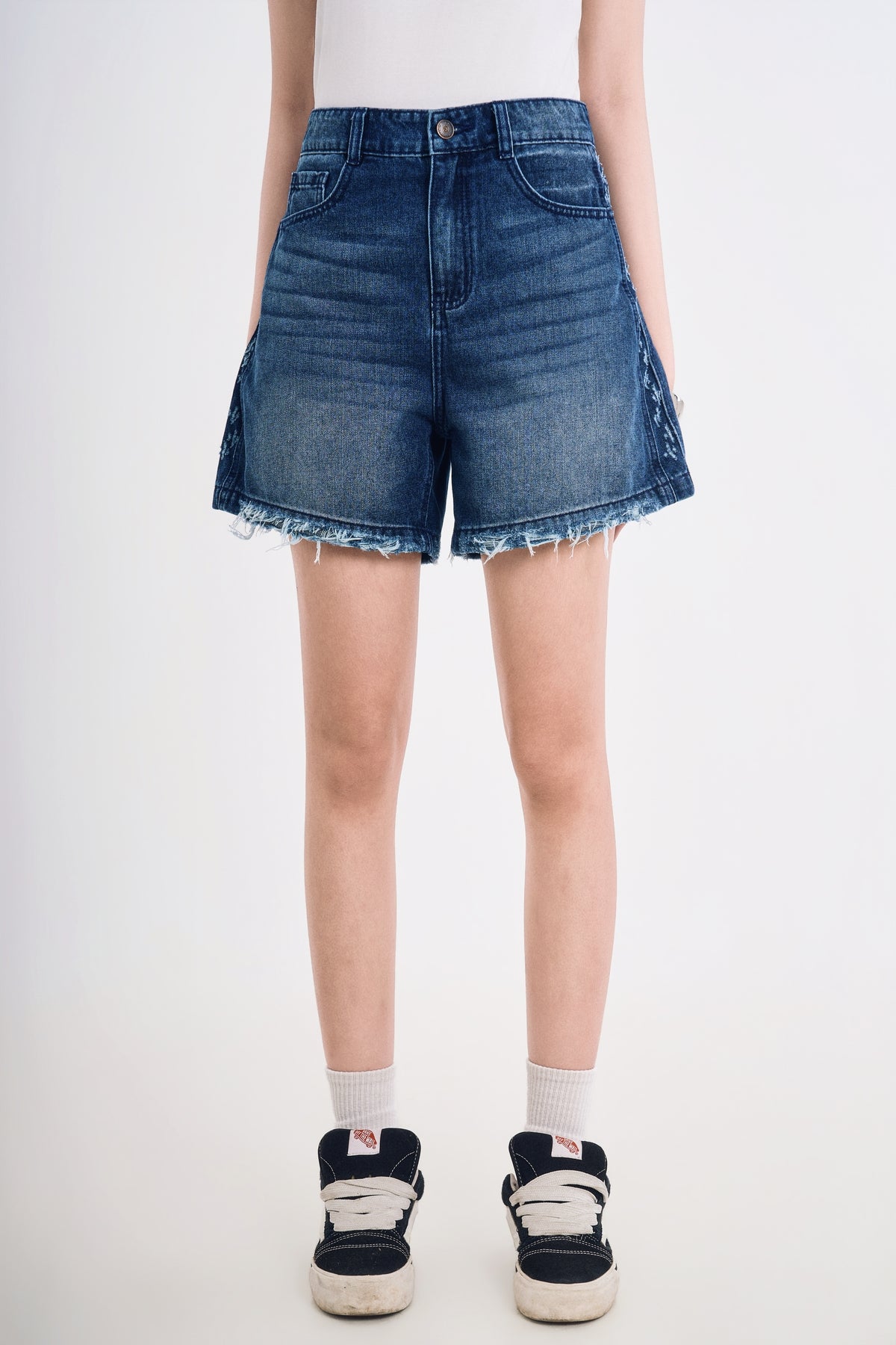 Quần Short Jeans Nữ Cạp Cao Gấu Tua Rua