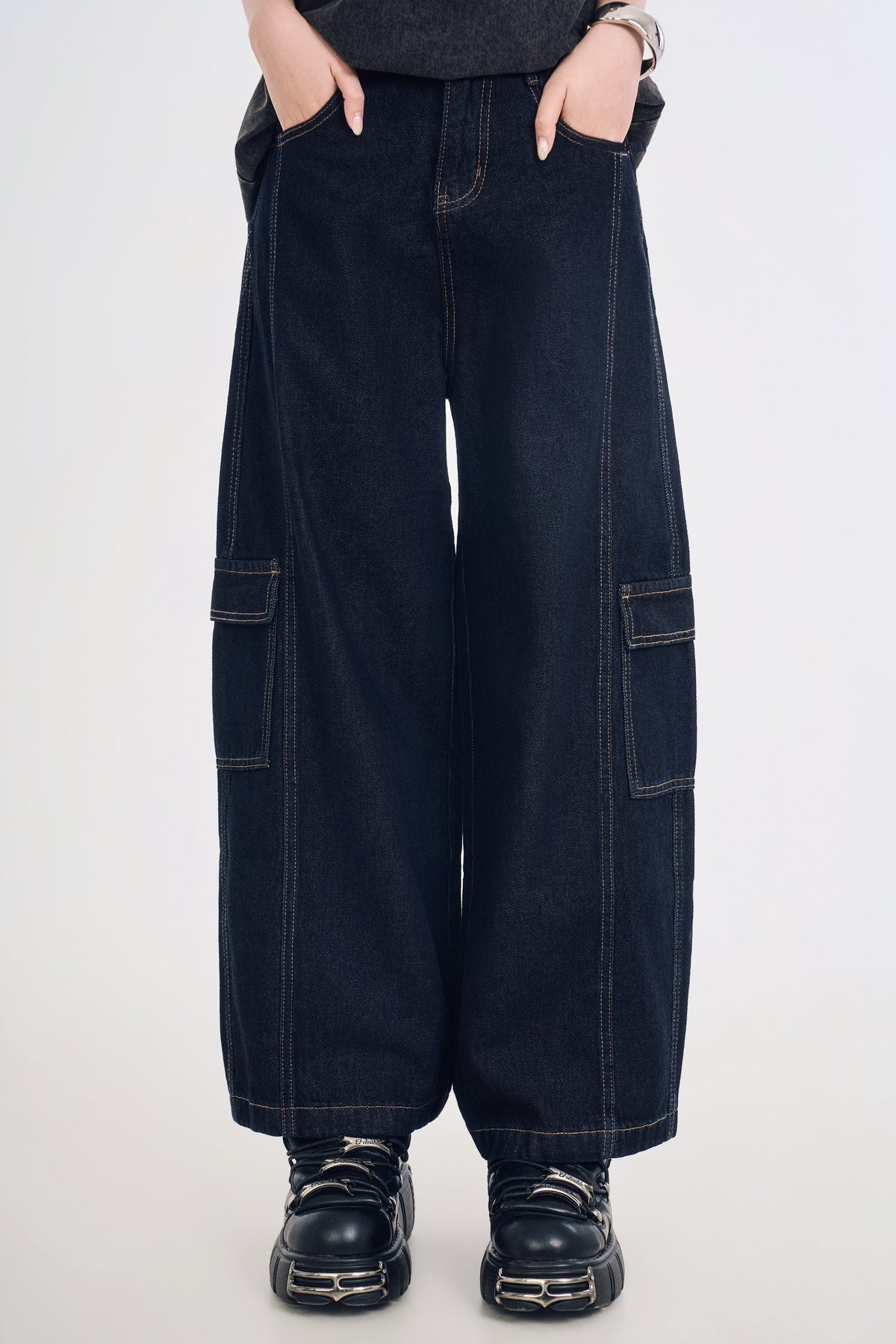 Quần Jeans Nữ Ống Cong Túi Hộp Xanh Chàm Đậm