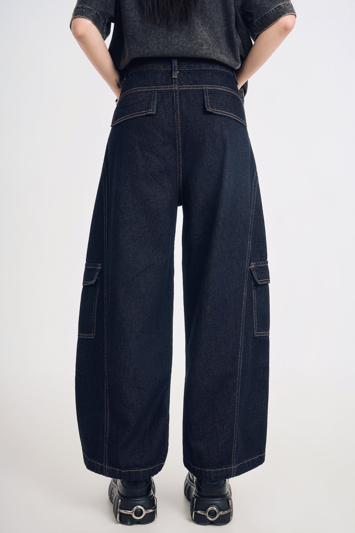 Quần Jeans Nữ Ống Cong Túi Hộp Xanh Chàm Đậm