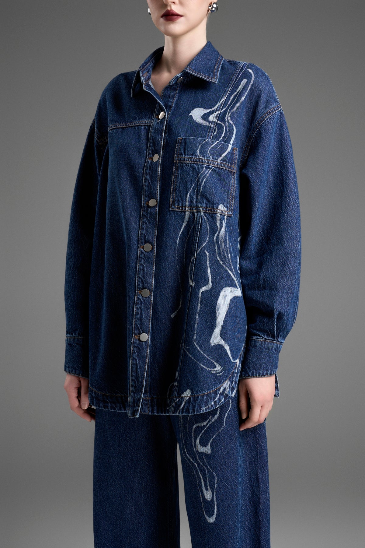 Áo Sơ Mi Denim Nữ Oversize Họa Tiết Laser