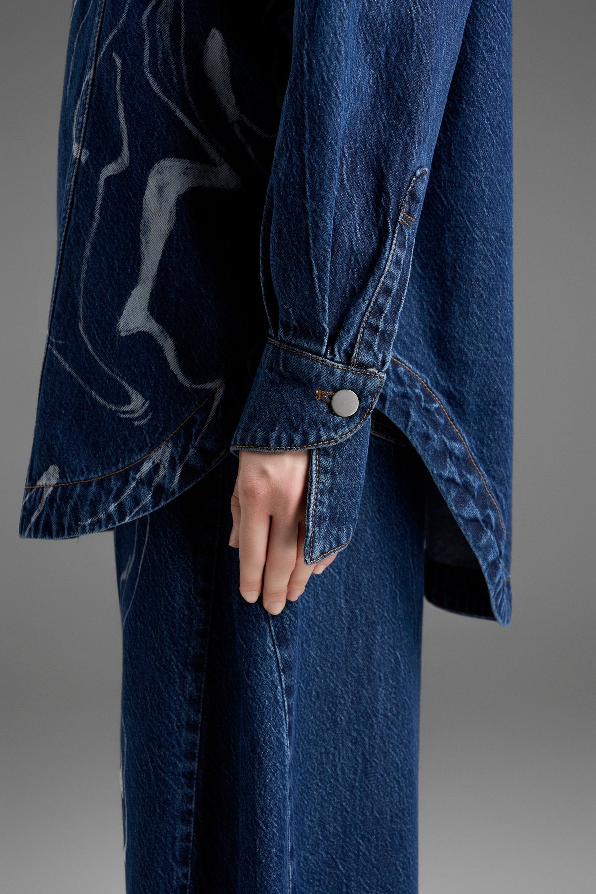 Quần Jeans Nữ Ống Cong Họa Tiết Laser