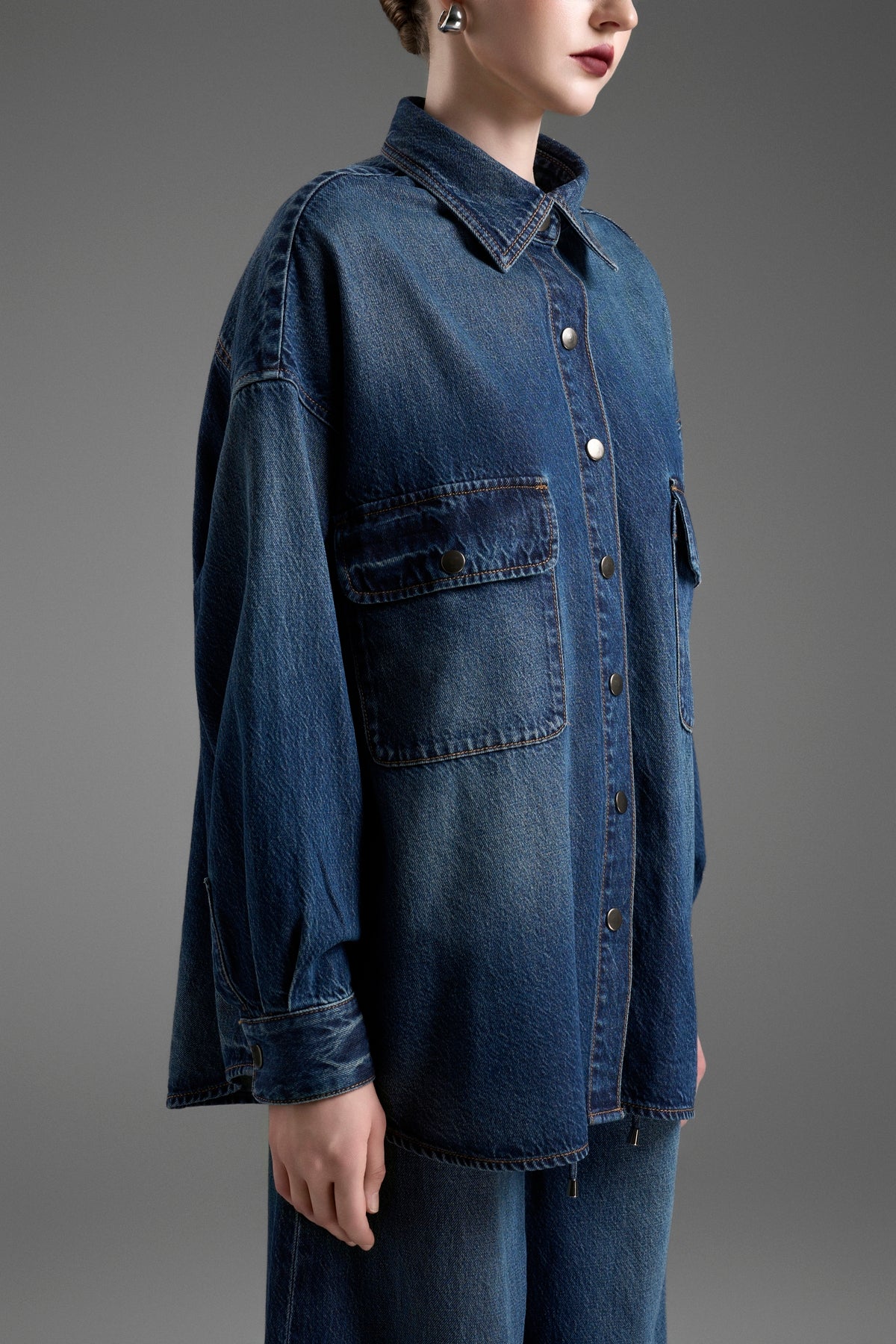 Áo Sơ Mi Denim Nữ Dáng Rộng Túi Hộp Xanh Rêu