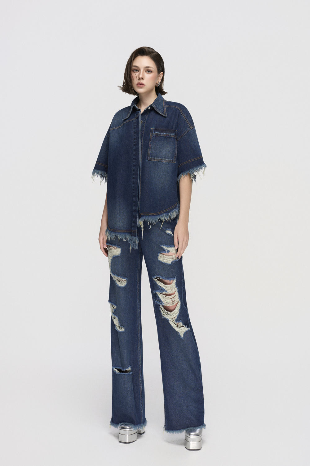 Áo Sơ Mi Denim Nữ Gấu Bất Đối Xứng Tua Rua