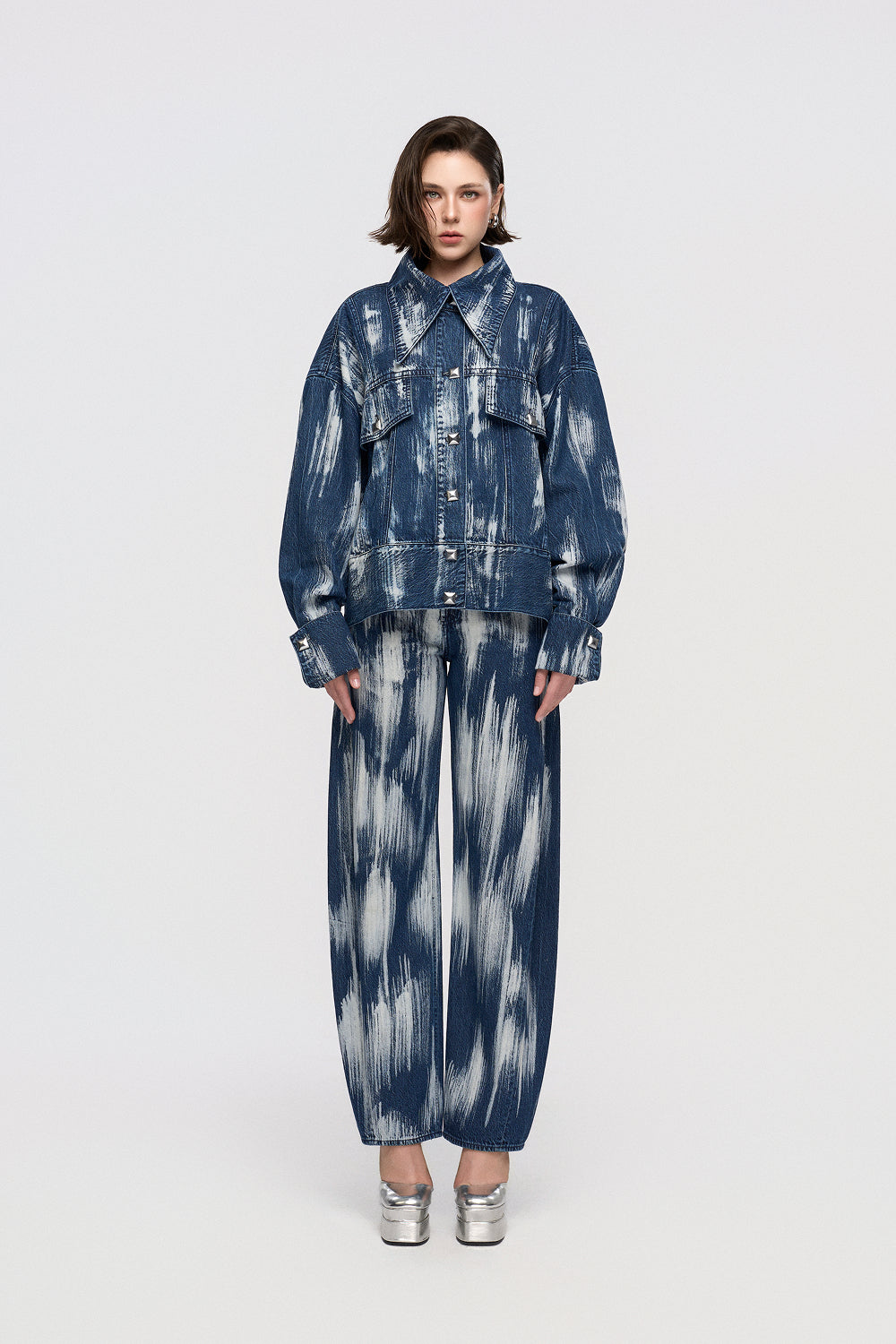 Quần Jeans Nữ Dáng Móng Ngựa Hiệu Ứng Vệt Dọc