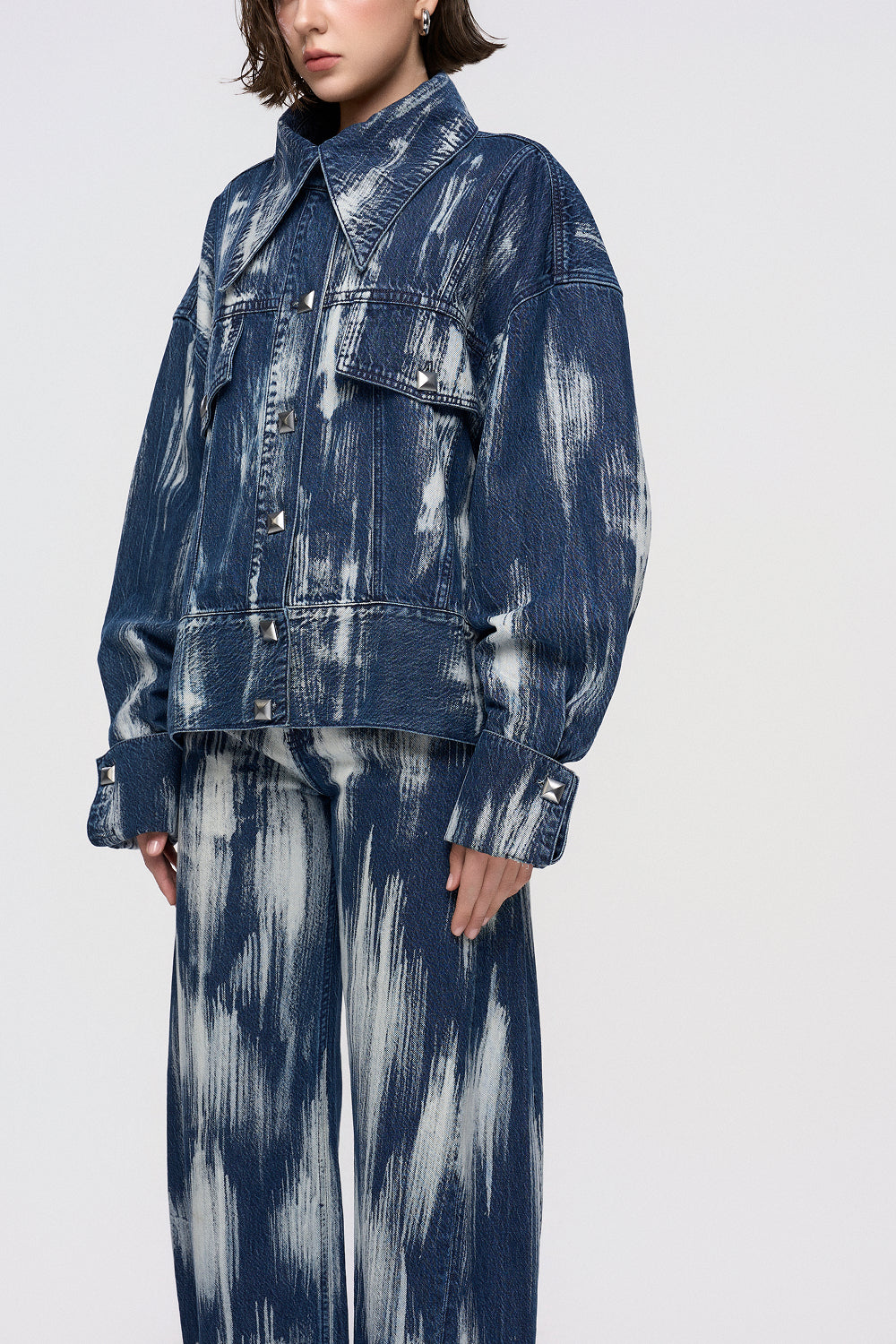Áo Khoác Denim Nữ Dáng Trucker Hiệu Ứng Vệt Dọc