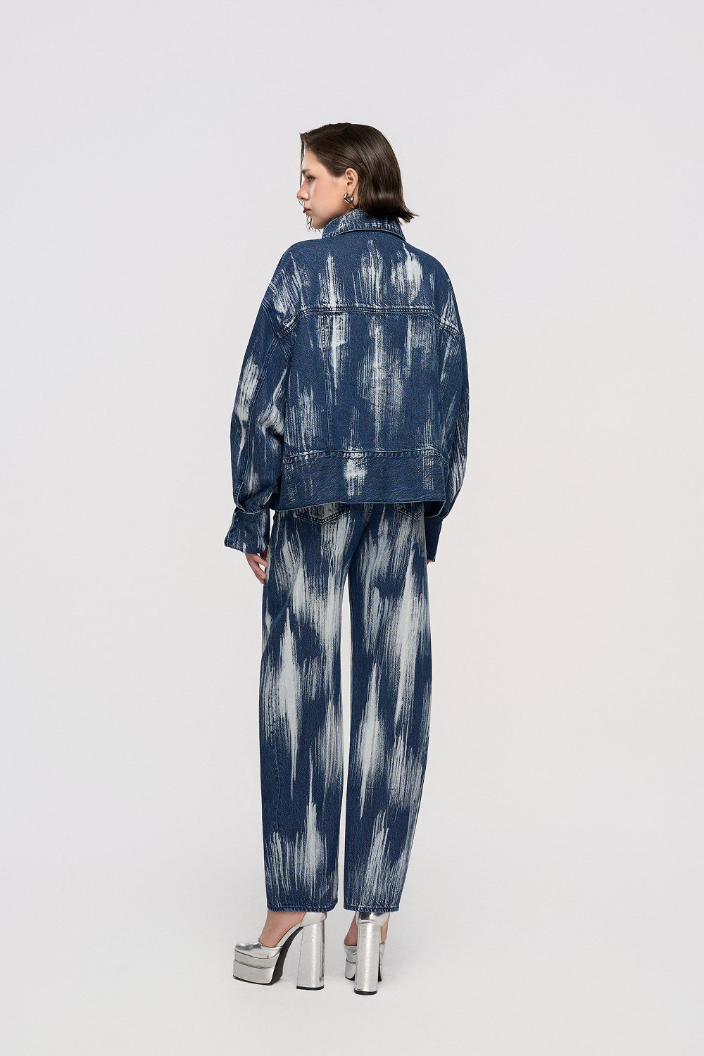Quần Jeans Nữ Dáng Móng Ngựa Hiệu Ứng Vệt Dọc