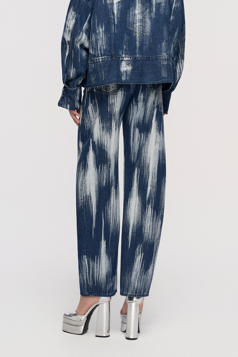 Quần Jeans Nữ Dáng Móng Ngựa Hiệu Ứng Vệt Dọc