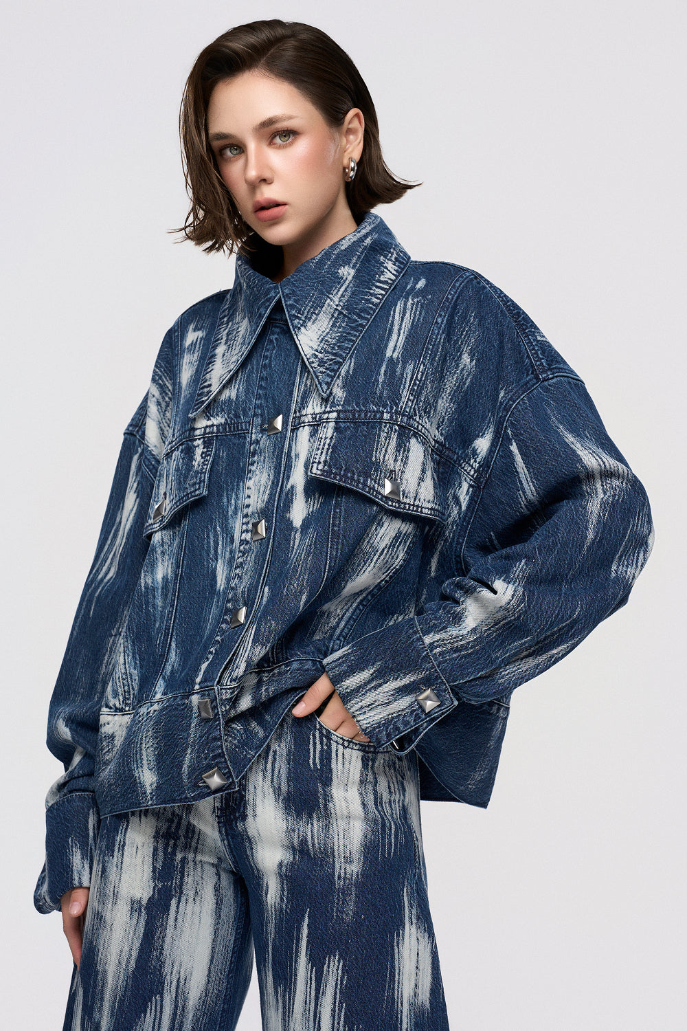 Áo Khoác Denim Nữ Dáng Trucker Hiệu Ứng Vệt Dọc