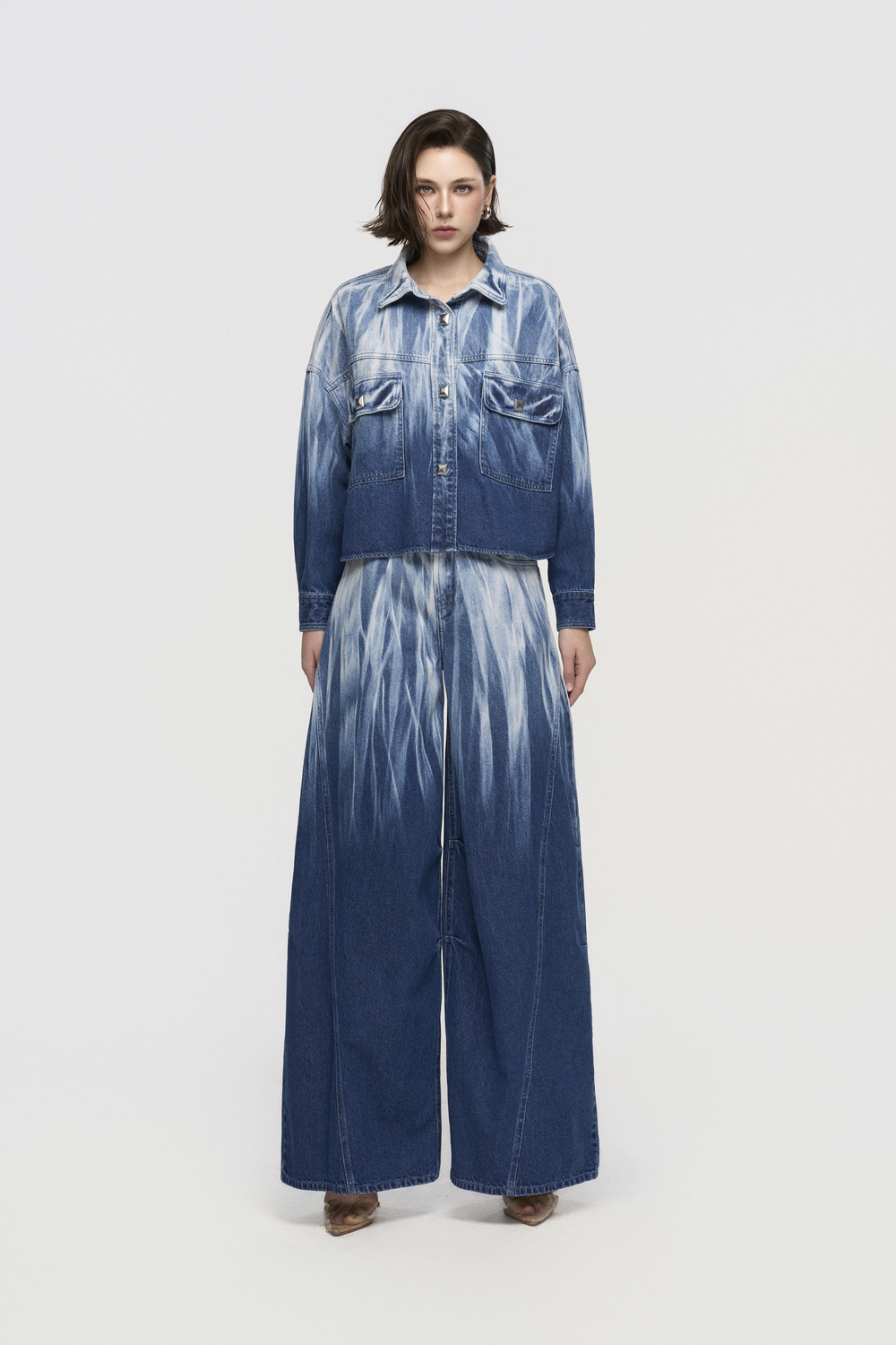 Áo Khoác Denim Nữ Dáng Lửng Túi Nắp Loang Màu