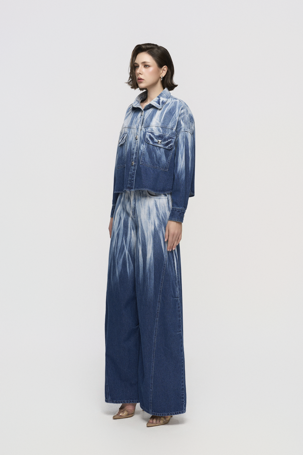 Áo Khoác Denim Nữ Dáng Lửng Túi Nắp Loang Màu