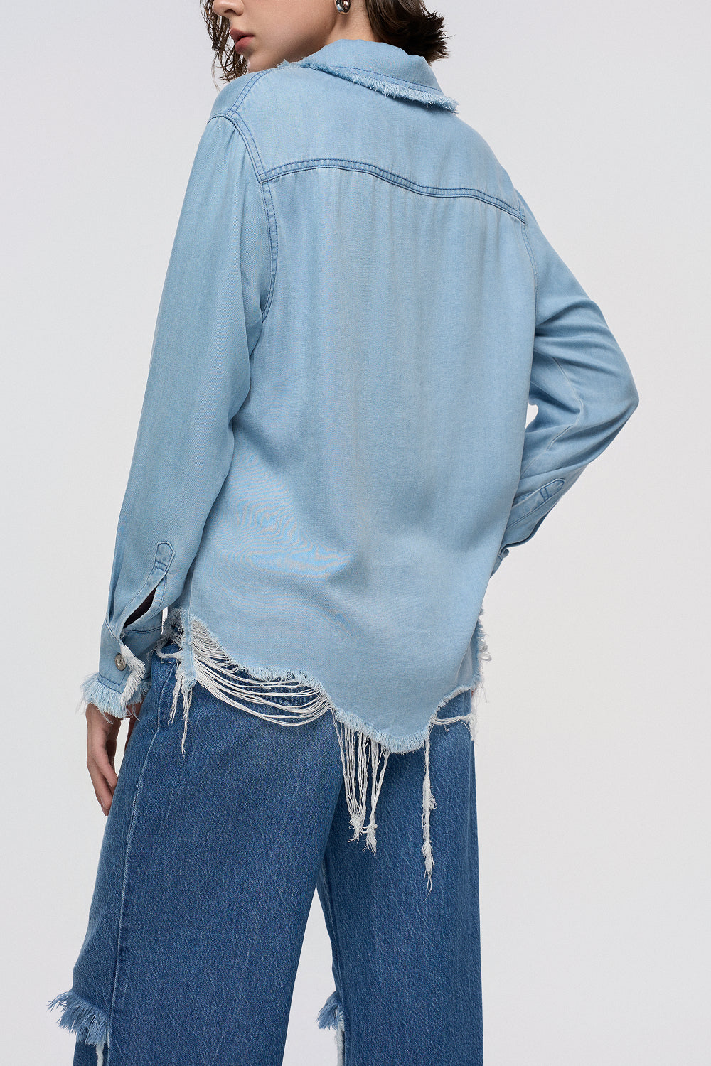 Áo Sơ Mi Denim Nữ Gấu Tua Rua Giặt Enzyme